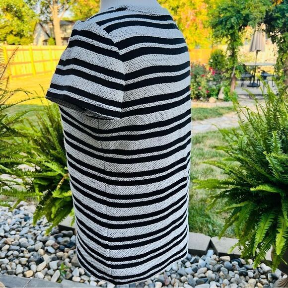 Liz Claiborne Black and White Striped top size Medium - Picture 5 of 7